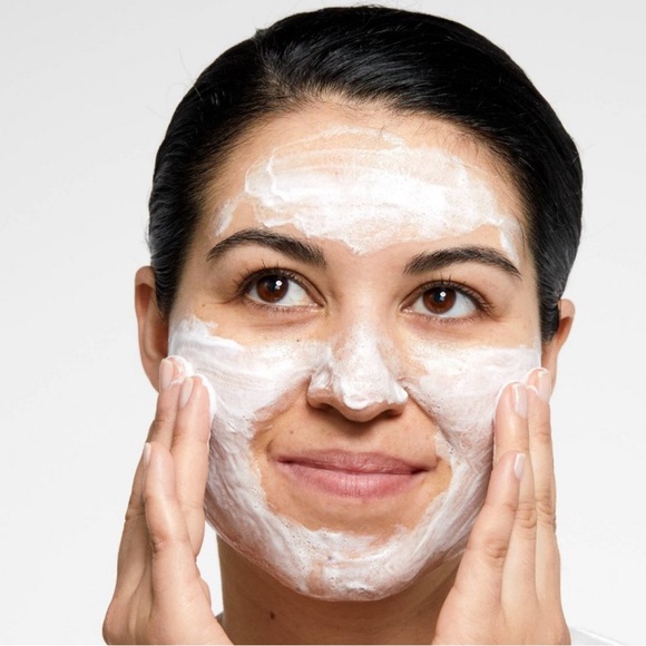 Clinique All About Clean Rinse-Off Foaming Mousse Cleanser—Dry Combination, Oily - Picture 3 of 10